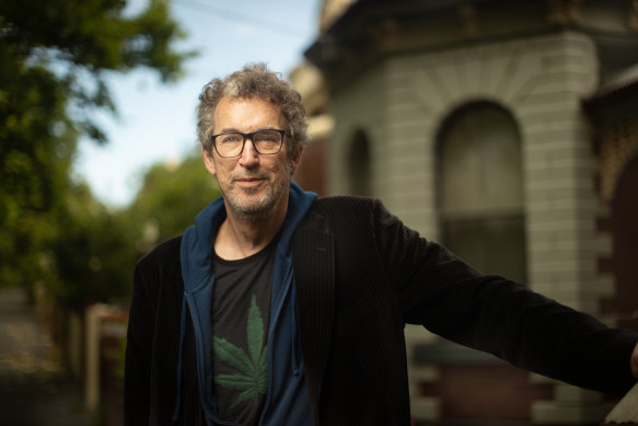 Légalisez le député victorien du Parti du cannabis, David Ettershank.