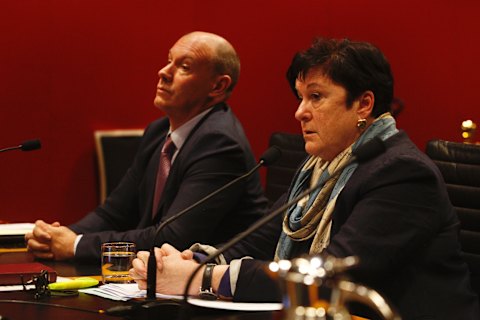 Julia Ritchie (à droite) a témoigné lors de l'enquête parlementaire sur le projet de vente de l'hippodrome de Rosehill en août dernier.