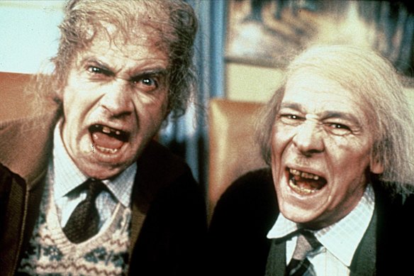 Enfield avec son collaborateur fréquent Paul Whitehouse dans le rôle de leurs personnages The Old Gits.