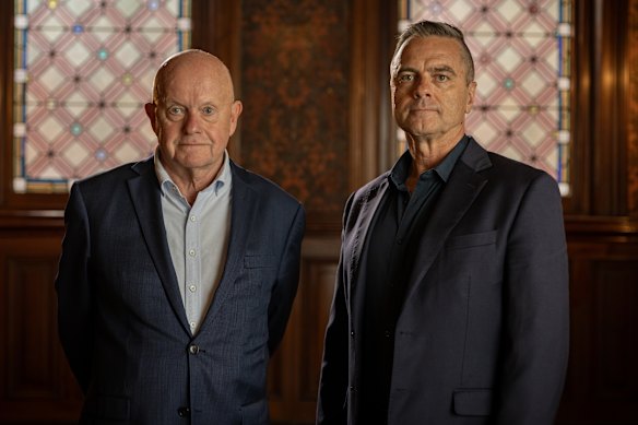 John Silvester (à gauche) et Stuart Bateson figurent dans Naked City: Hit Men.