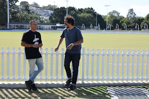 Le joueur de cricket australien Usman Khawaja (à gauche) apparaît dans End Game.