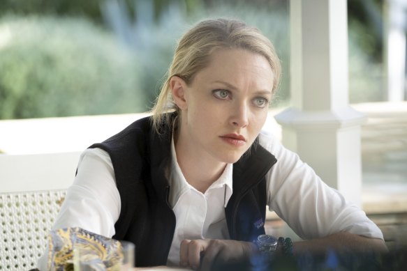 Amanda Seyfried dans The Dropout incarne Elizabeth Holmes, la directrice générale de Theranos qui a été reconnue coupable de fraude.