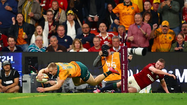 Max Jorgensen marque contre les Lions à Brisbane.