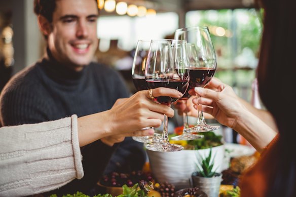 Entre 25 et 35 ans est la période la moins dommageable de votre vie pour boire de l’alcool.