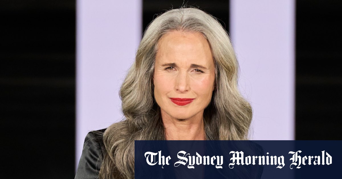 Andie MacDowell révèle ses endroits parisiens préférés et sa liste de voyages en Europe