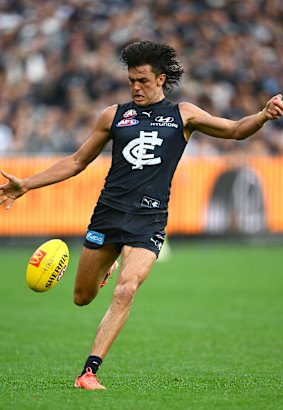L'utilisation du ballon par Hollands a été démontrée contre Geelong au tour 7