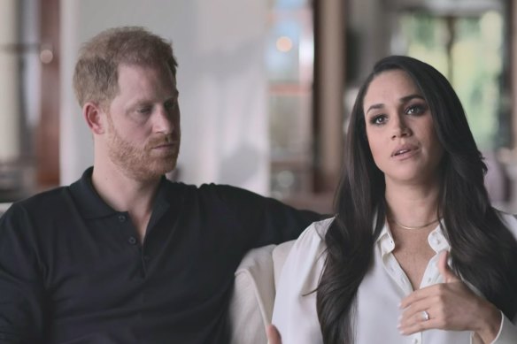 Meghan, la duchesse de Sussex et le prince Harry lors de leur première émission Netflix, Harry & Meghan, en 2022.