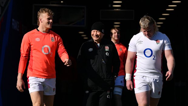 Louis Lynagh, Eddie Jones et le talonneur élevé à Sydney Nic Dolly avant le match de l'Angleterre contre la France en 2022.