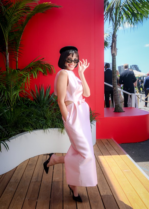 Sarah Ellen, ambassadrice de Birdcage, en Effie Kats le jour d'Oaks Day.