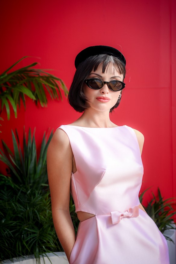 Le chapeau noir vintage d'Ellen a été trouvé à Londres.