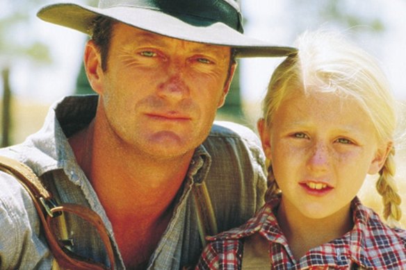 Bryan Brown dans le rôle de Macauley et Rebecca Smart dans le rôle de Buster dans la mini-série télévisée de 1988 The Shiralee.