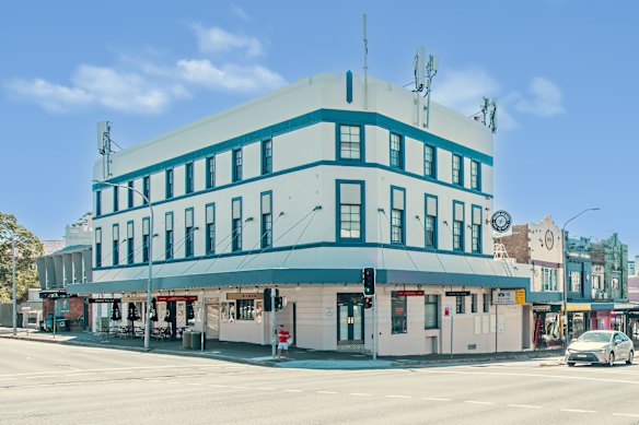 L'Empire à trois niveaux se trouve au 103 Parramatta Road.