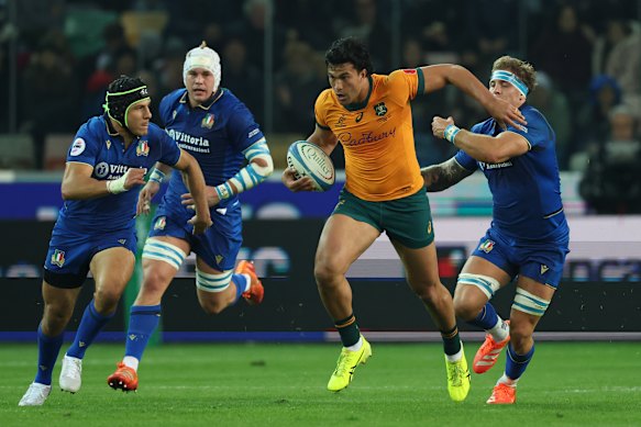 Joseph-Aukuso Suaalii, d'Australie, fait une pause.