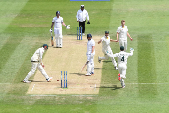 Jonny Bairstow est perplexe face à Alex Carey.