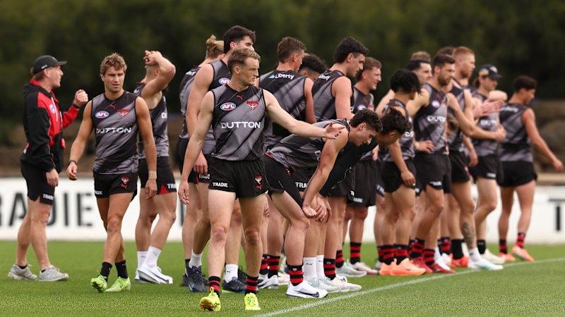Le skipper des Essendon Bombers, Zach Merrett, n'a pas été aperçu alors que la campagne de pré-saison pour 2026 commence