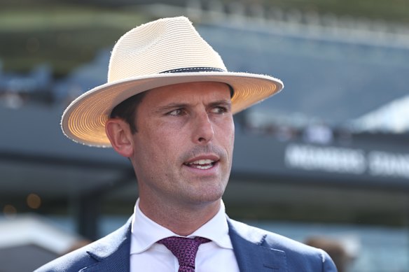 James Cummings déménage à Hong Kong pour poursuivre sa carrière de formateur.