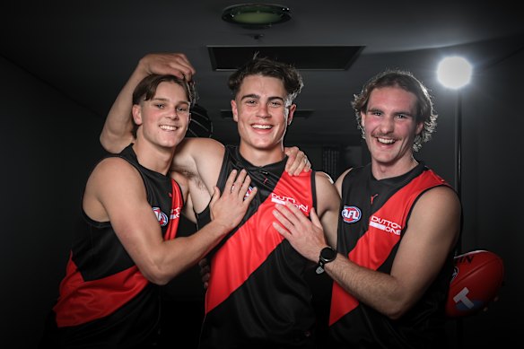 Les sélections de premier tour d'Essendon, Jacob Farrow, Robey et Dyson Sharp.