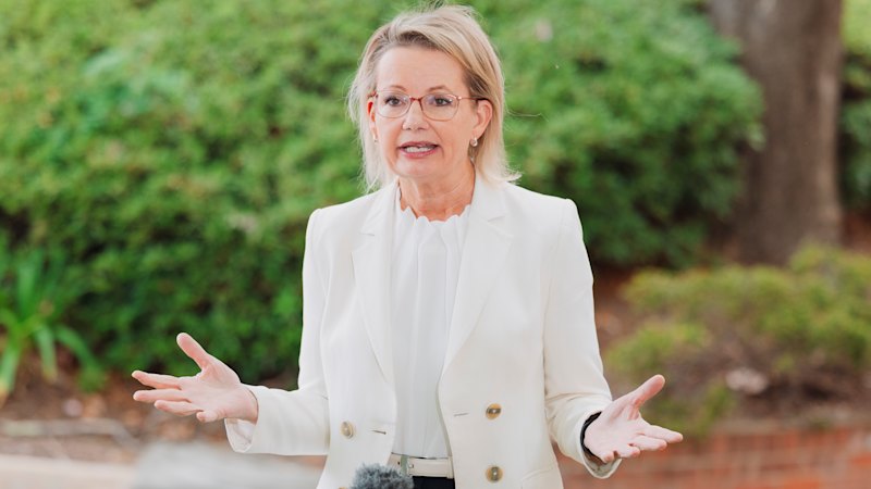 Les membres du cabinet fantôme menacent de quitter les sièges de premier plan