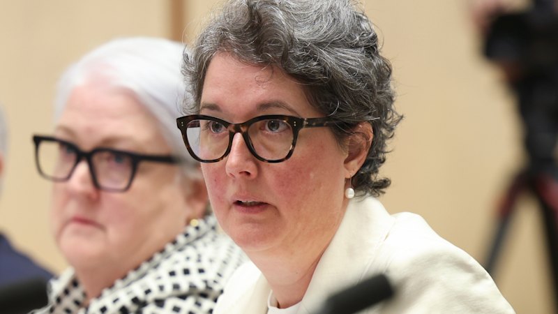 Un bureaucrate défend le transfert de données par courrier électronique malgré un avertissement sur les risques « extrêmes »