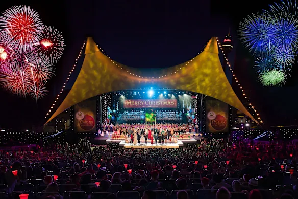 Les chants de Noël de l'Armée du Salut dans le domaine.