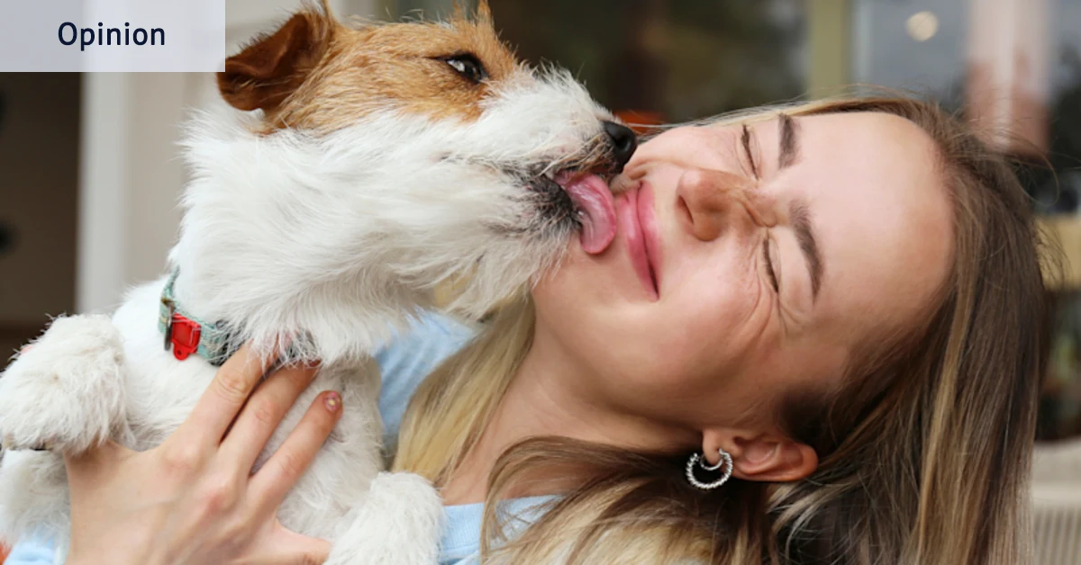 Pourquoi la science dit que vous devriez laisser votre chien vous lécher le visage, selon une étude