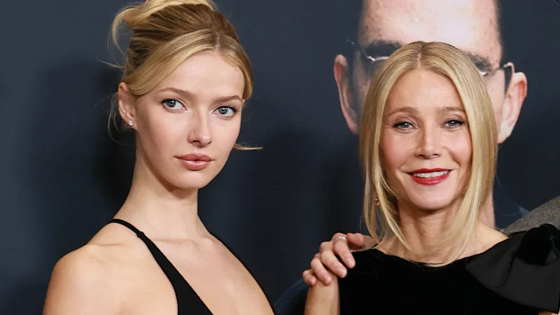 Sa fille Apple Martin emprunte sa robe vintage pour la première