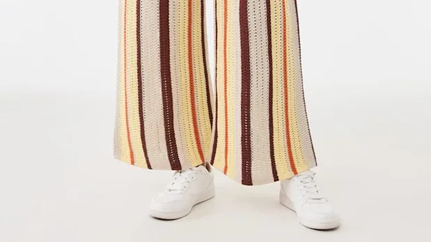 28 $ Pantalon au crochet (multi-rayures).