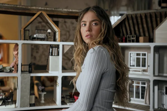 Sydney Sweeney dans le rôle de Millie Calloway dans The Housemaid : la Cool Girl en jeans.