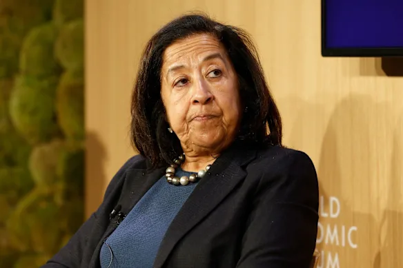 Lubna Olayan a réussi à surmonter les obstacles auxquels se heurtent les femmes dans le monde des affaires saoudien. « Vous négociez, vous traitez, vous faites ceci, vous prenez et donnez », dit-elle.