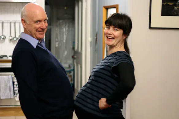 Lorin Clarke enceinte avec son père, John Clarke, en 2011.