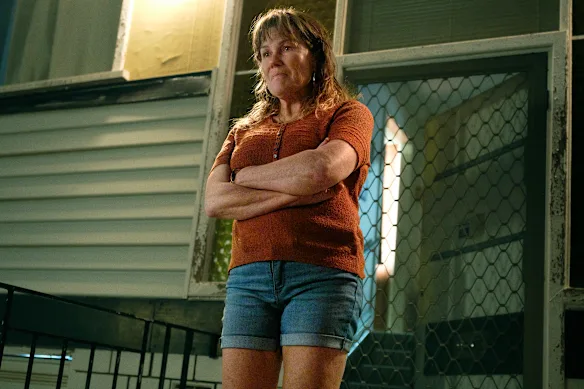 Robyn Malcolm dans le rôle de Thelma, la mère coriace de Brenden dans Run.