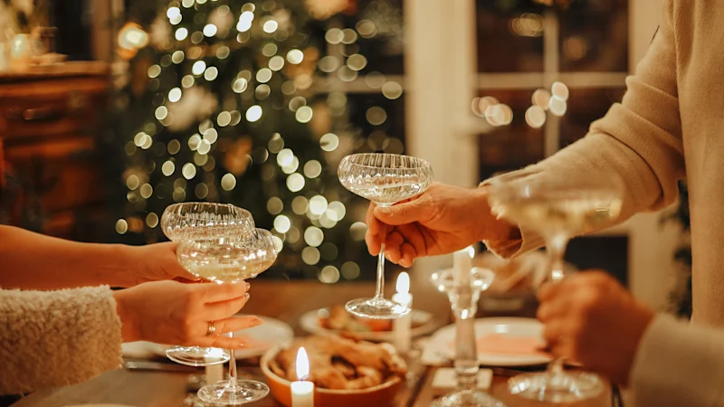Comment réduire sa consommation d'alcool et éviter la gueule de bois à Noël