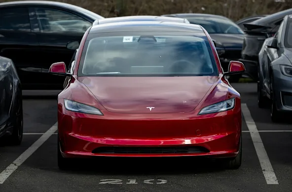 Les livraisons de véhicules électriques sont à la traîne de BYD au milieu de la controverse sur Musk et de l'expiration des allégements fiscaux