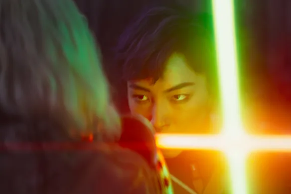 Natasha Liu Bordizzo dans le rôle de la guerrière mandalorienne Sabine Wren dans Star Wars : Ahsoka.