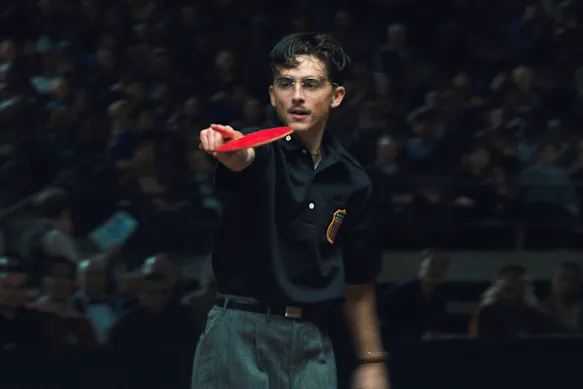 Les gens n'arrivent pas à décider s'ils doivent aimer ou détester le scélérat intrigant de Timothée Chalamet, Marty Mauser dans Marty Supreme.