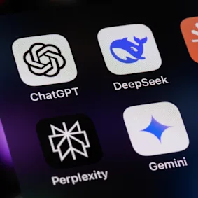 Les chatbots IA sont conçus pour être conversationnels, alors n'oubliez pas de toujours itérer et affiner.