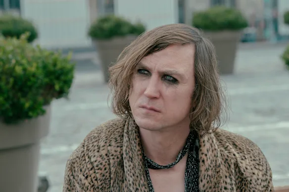 Lars Eidinger dans le rôle de Gottfried dans Irma Vep.