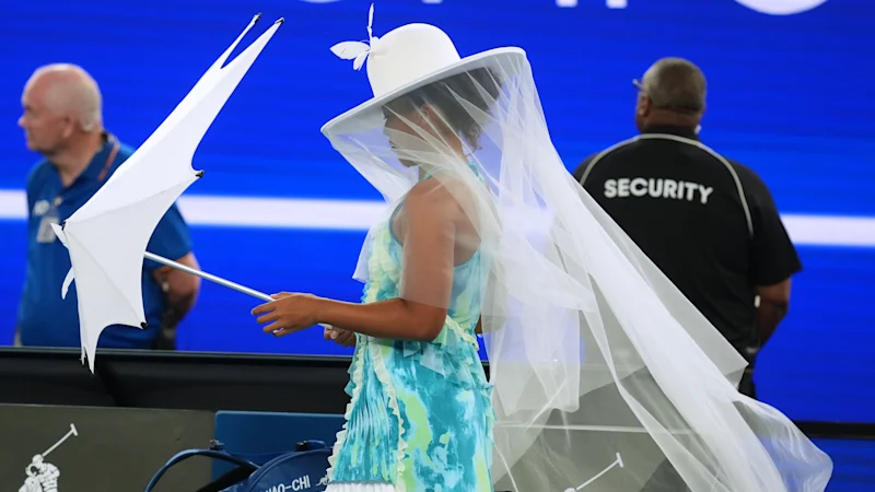 La tenue de Naomi Osaka pour l'Open d'Australie et son entrée audacieuse à la Rod Laver Arena