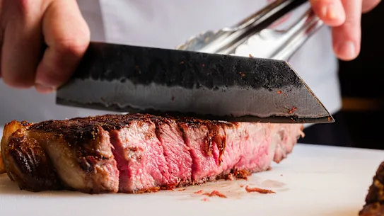 Le steak est au menu de la nouvelle pyramide alimentaire de RFK.