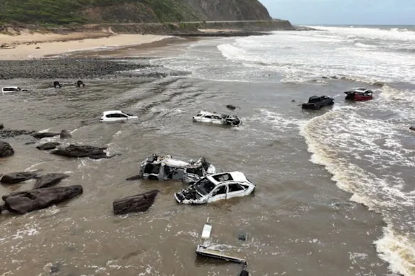 Les voitures à la rivière Cumberland le vendredi 16 janvier. Des crues soudaines sont encore possibles suite à la vague de chaleur prévue. 