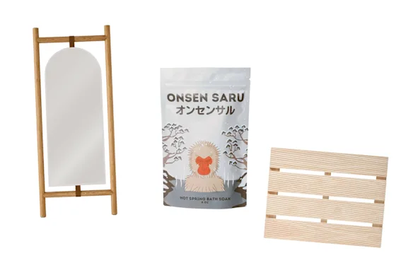 Miroir « Aurora » ; Sels de bain « Hot Spring » ; tapis de bain. 