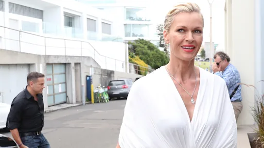 Lachlan et Sarah Murdoch à la fête du 20e anniversaire du couple à Bondi Icebergs vendredi.
