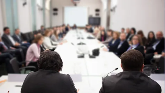 Trop de personnes dans une réunion peuvent nuire considérablement à la productivité.