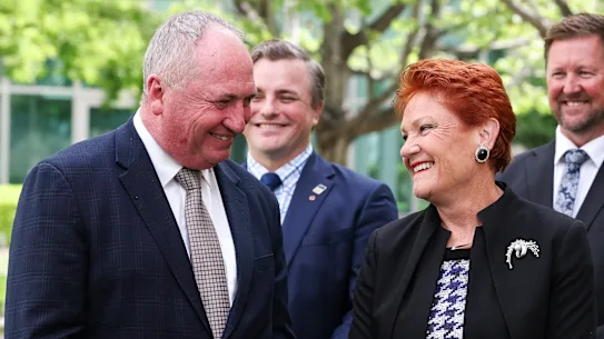 Hanson, avec Barnaby Joyce, recrue de One Nation, affirme que son intention est de former le gouvernement.