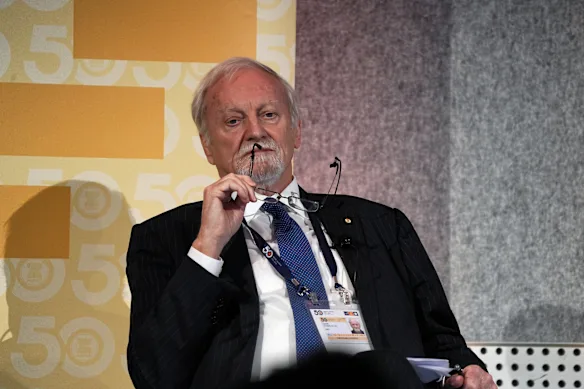 L'ancien ministre travailliste des Affaires étrangères, Gareth Evans, a déclaré que l'Australie devrait éviter le nouveau conseil de paix de Trump. 
