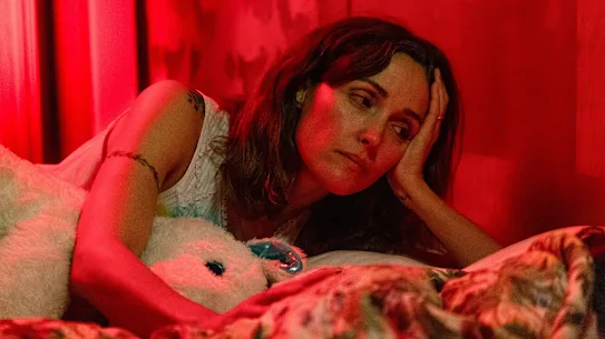 Rose Byrne a remporté le prix de la meilleure interprétation féminine dans un film musical ou comique grâce à sa performance dans Si j'avais des jambes, je te donnerais un coup de pied.