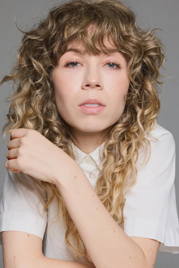 L'ancien acteur devenu auteur Jennette McCurdy.