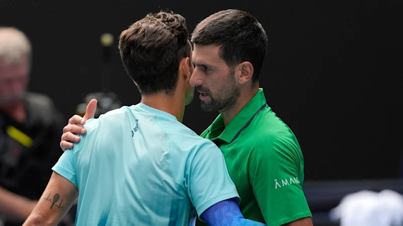 Novak Djokovic se qualifie pour les demi-finales après l'abandon de Lorenzo Musetti sur blessure