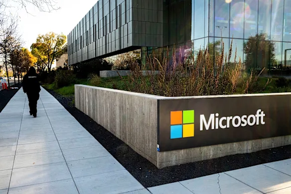 Microsoft a chuté de 10 pour cent en raison des inquiétudes croissantes quant à l'ampleur des investissements de l'entreprise dans l'IA. 