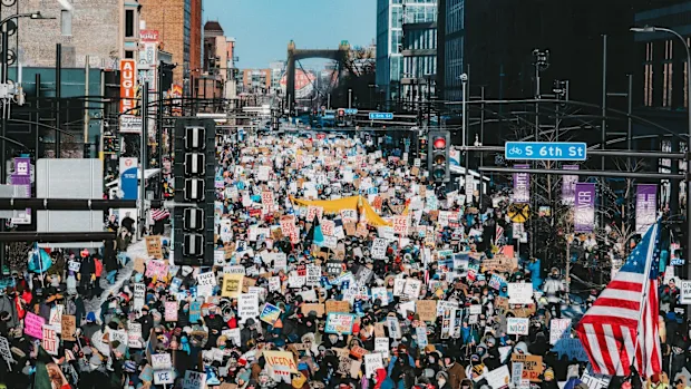 Une manifestation de masse contre l'ICE et l'administration Trump à Minneapolis le vendredi 23 janvier, la veille de la mort d'Alex Pretti.